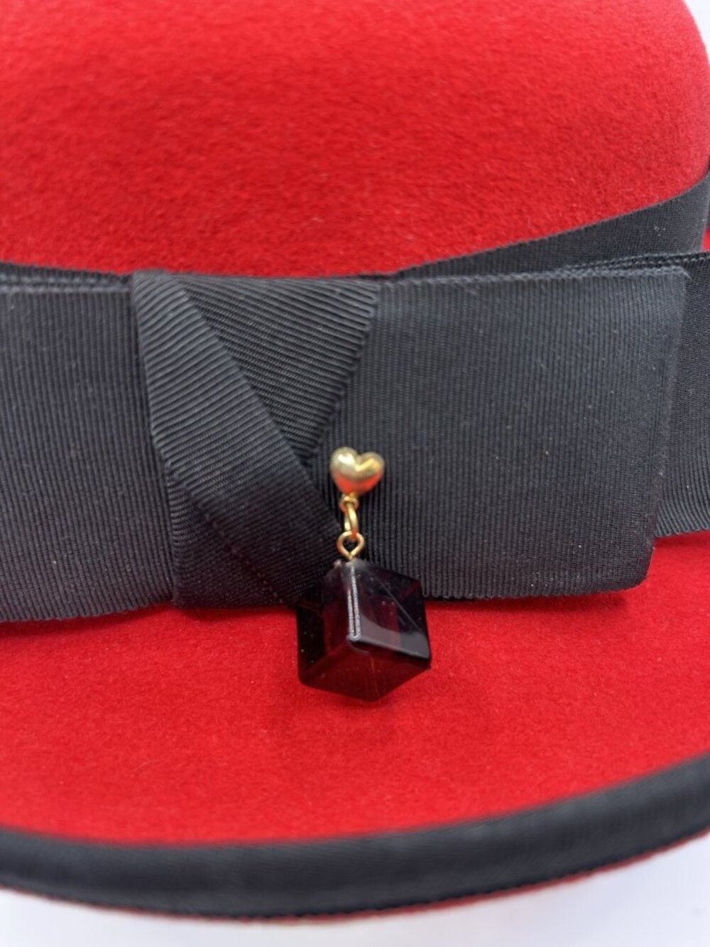 Vintage Adolfo II Red Wool Felt Hat Black Bow Heart Charm USA Excello Chic Style - Picture 3 of 16